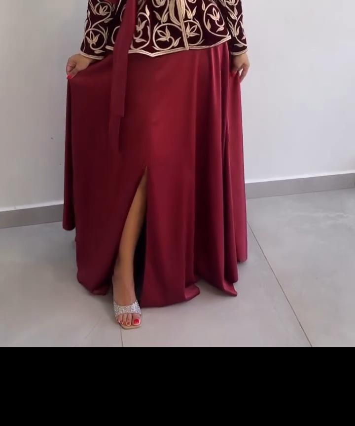 542585378_811205757937256_2111679930887954440_n.jpg jupe bordeaux - الصورة 1