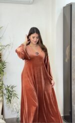 Robe broche – Image 7